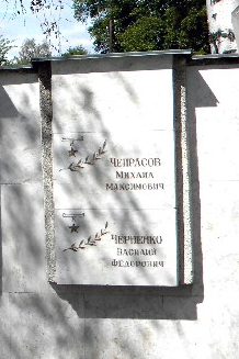 Братская могила в селе Ольховатка (вид 2)