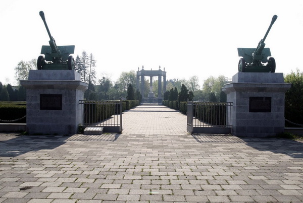 Воинское кладбище в городе Вроцлав (общий вид) 