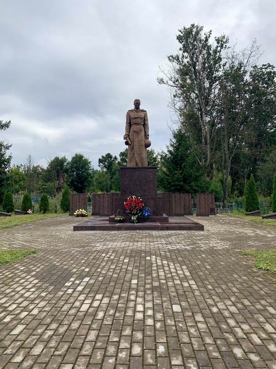 Братская могила в городе Новосокольники