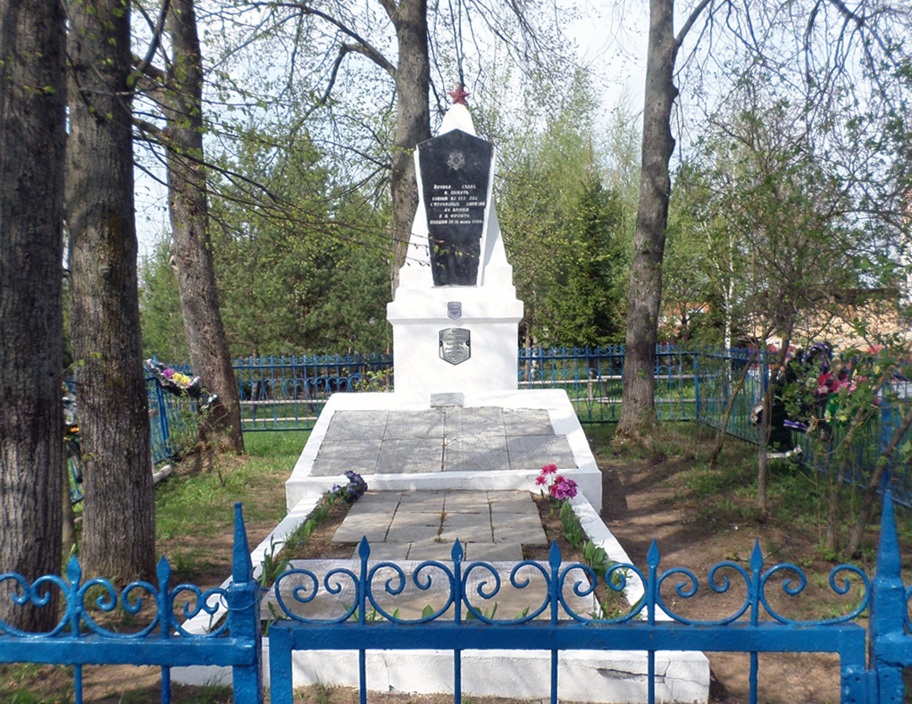 Братская могила в деревне Черневка (общий вид)