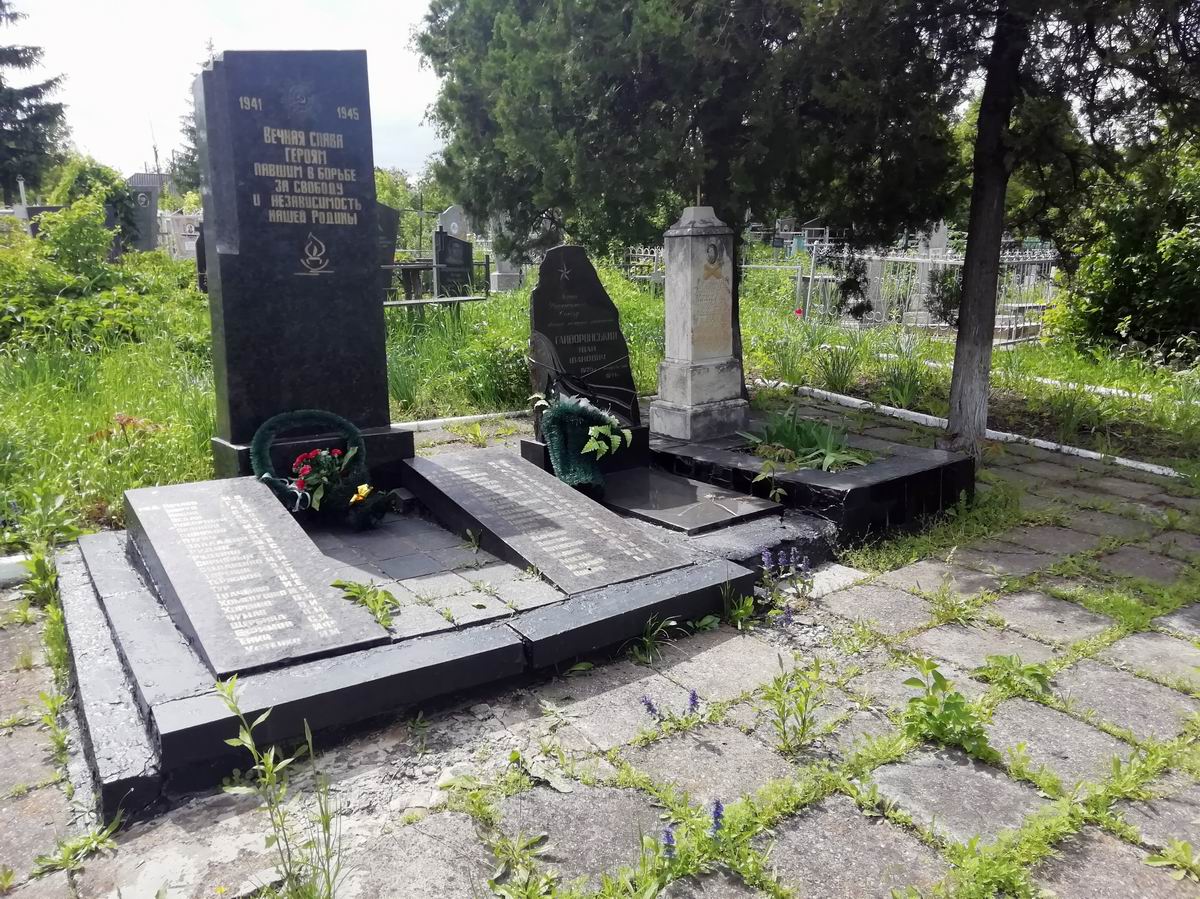 Братская могила в городе Котовск (общий вид)
