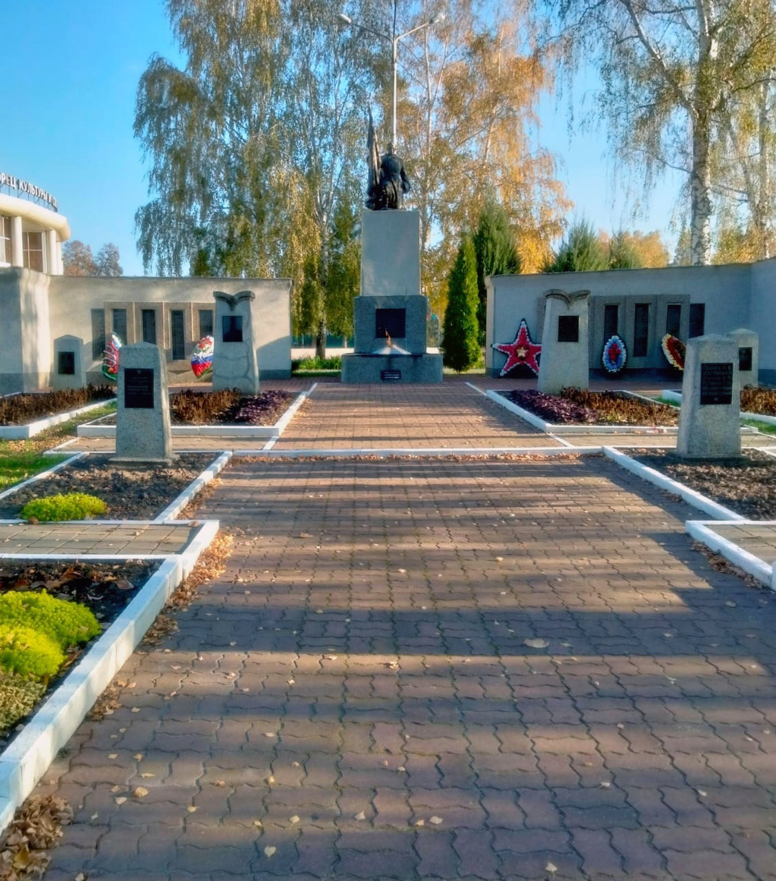 Братская могила в городе Грайворон (общий вид)