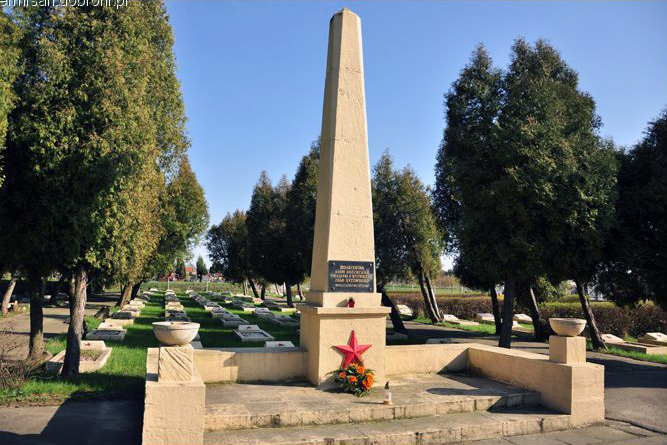 Воинское кладбище в городе Сыцув (общий вид)