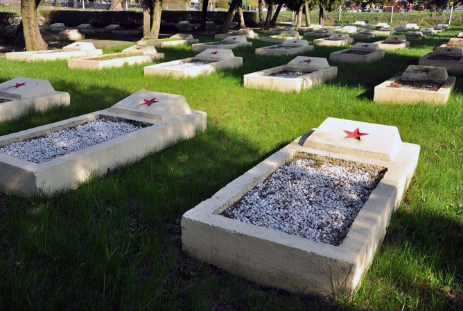 Воинское кладбище в городе Сыцув (вид 2)