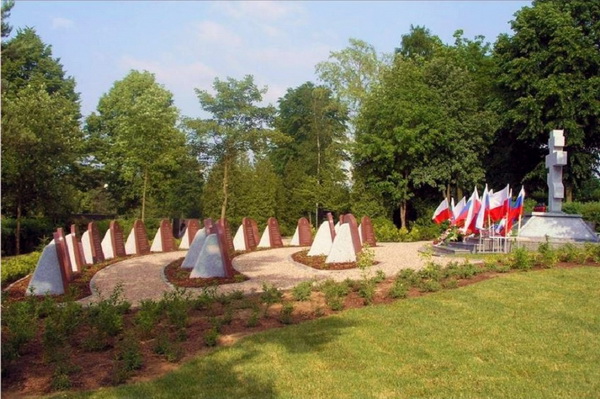 Воинское кладбище в городе Чарнкув (общий вид)