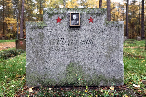 Воинское кладбище в городе Росслау (вид 2)