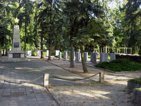 Воинское кладбище в Гросс-Нойендорфе (общий вид)