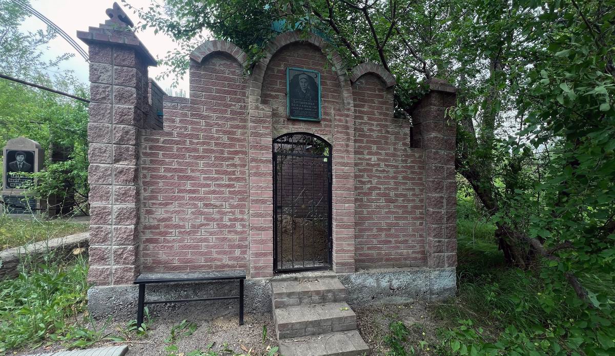 Надгробный памятник