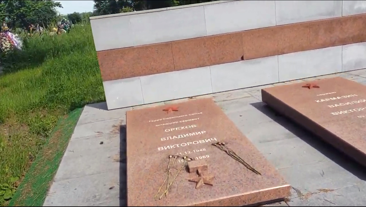 Братская могила в городе Дальнереченск (вид 2) 