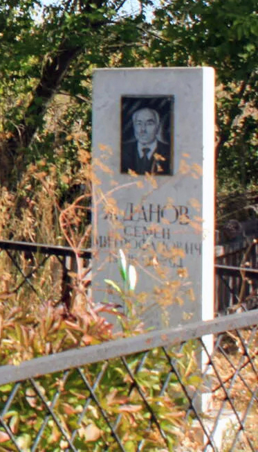 Надгробный памятник