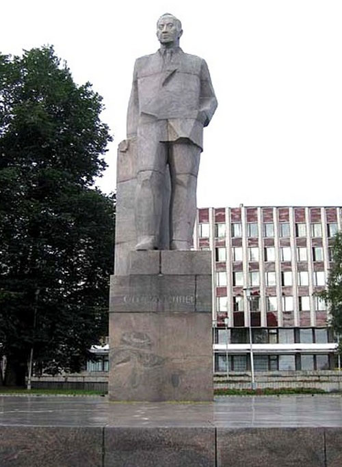 Памятник в Петрозаводске