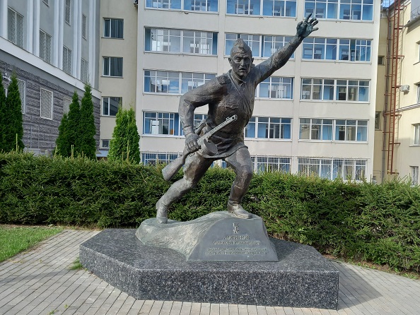 Памятник в Чебоксарах