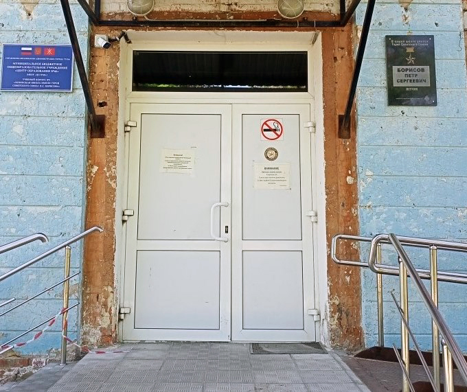 Мемориальная доска в посёлке Ленинский (на школе)