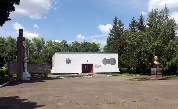 Братская могила в селе Красногорка (общий вид)