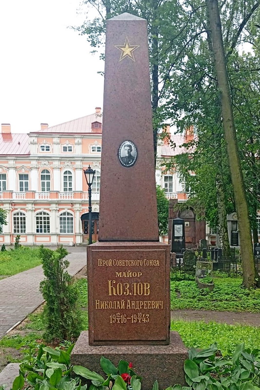 Надгробный памятник