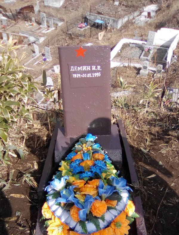 с. Шебунино, на могиле