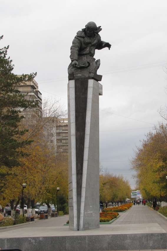 Памятник в Караганде