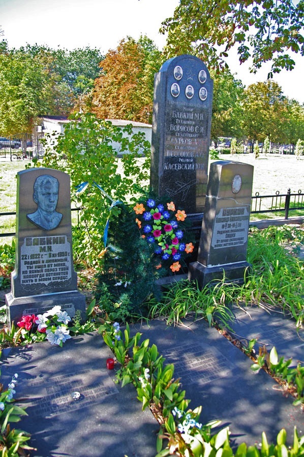 Братская могила экипажа самолета Ту-16