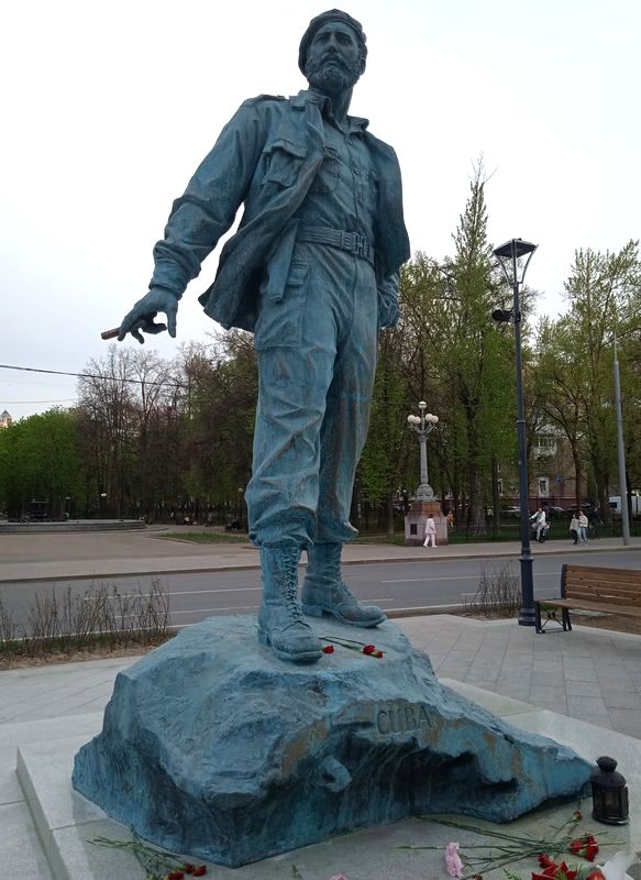 Памятник в Москве (вид 2)