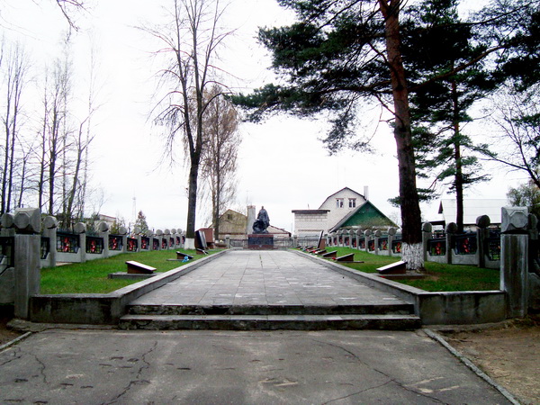 Братская могила в городе Борисов (общий вид)