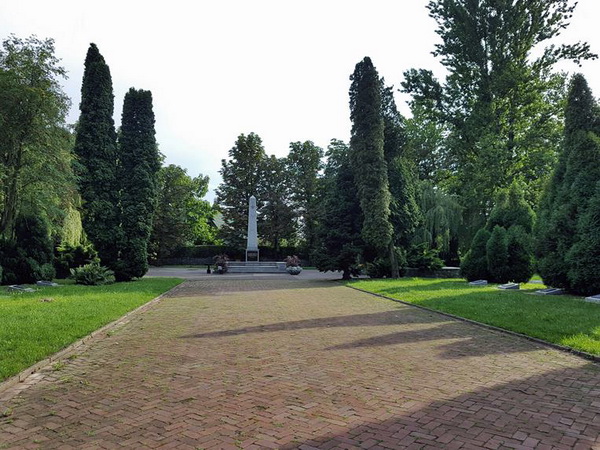 Воинское кладбище в городе Сандомир (общий вид)