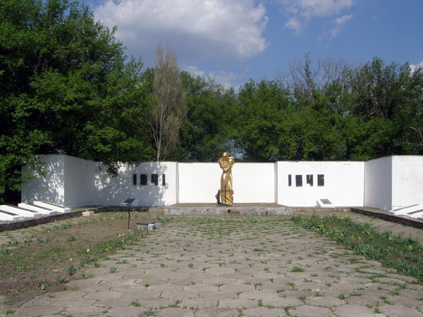 Братская могила в селе Наталовка (общий вид)