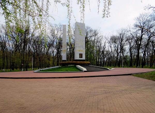 Братская могила в городе Ростов на Дону (обший вид)