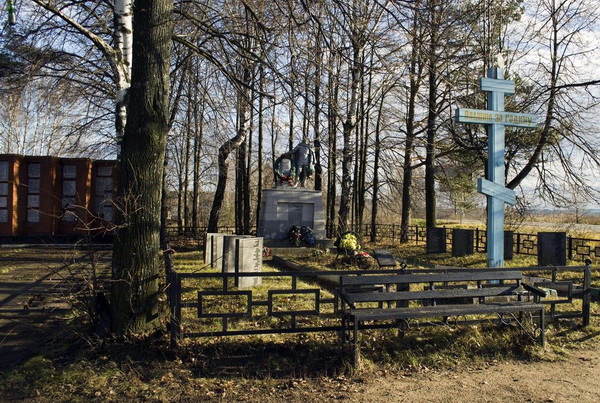 Братская могила вблизи деревни Воронино (общий вид)