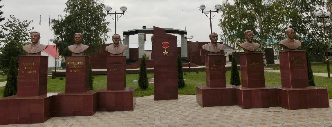 Памятники в Буинске.