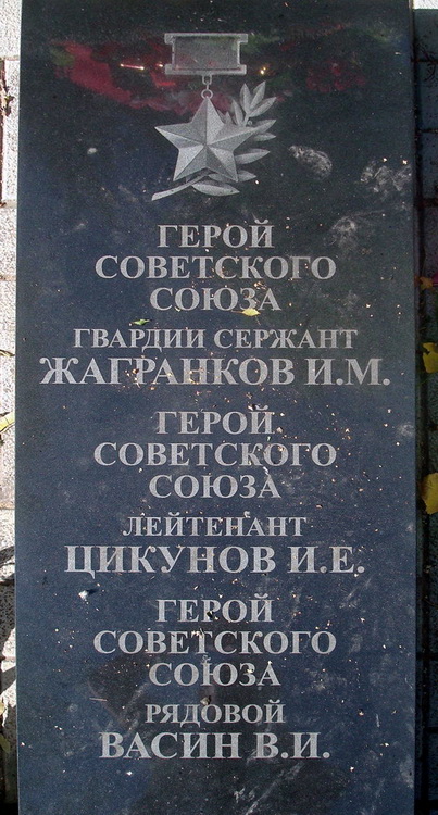 Братская могила в посёлке Ветрино (вид 3)