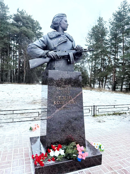 Памятник в д. Мордвиново (2)