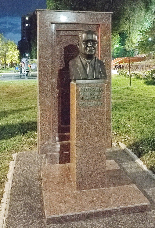 Бюст в Саратове