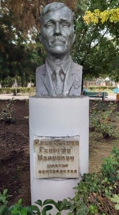 Памятник в посёлке Советское Руно