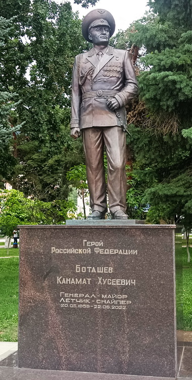 Памятник в Карачаевске