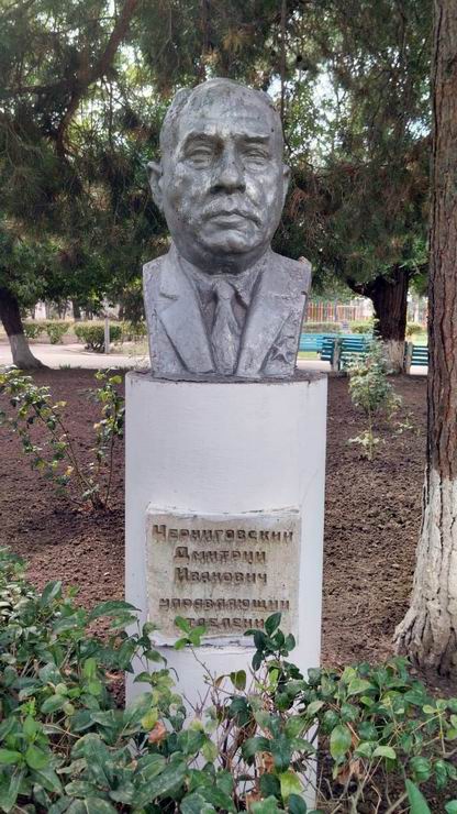 Памятник в посёлке Советское Руно