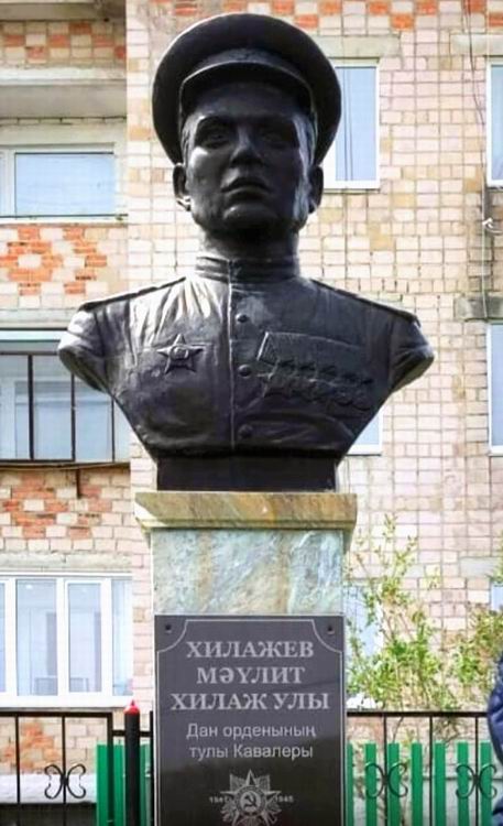 Памятник в деревне Мансурово