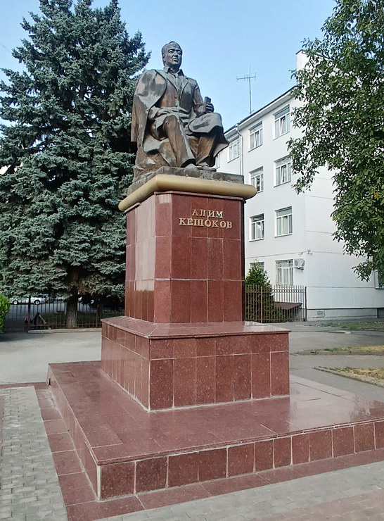 Памятник в Нальчике