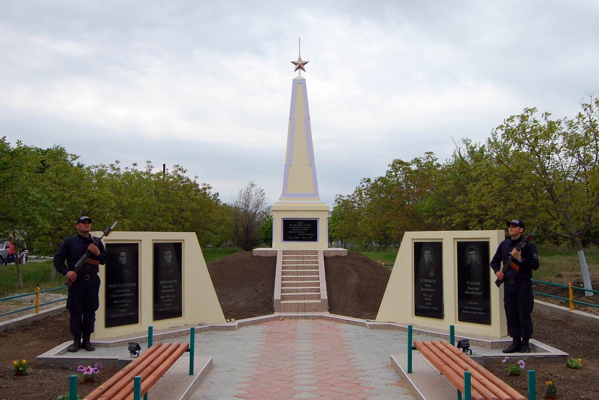Мемориал в селе Стояновка (общий вид)