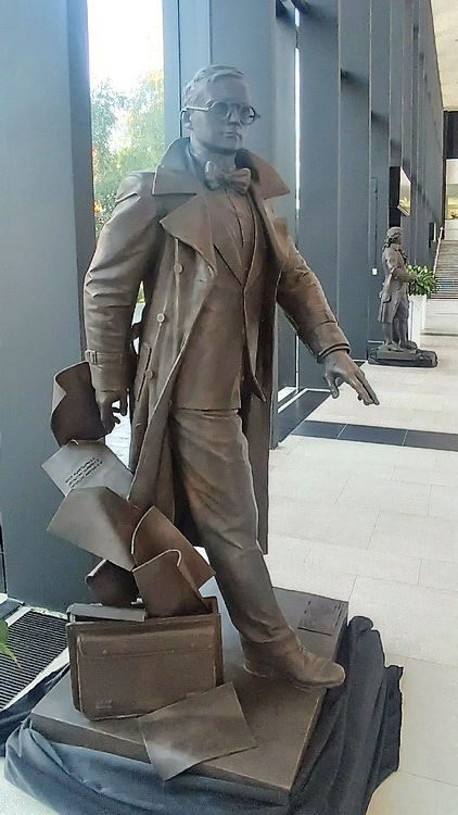 Памятник в Санкт-Петербурге (2)