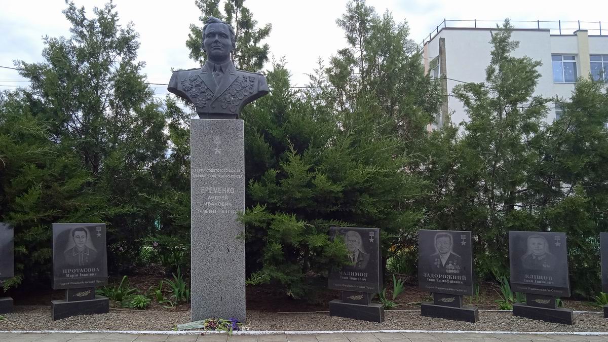 Мемориал в посёлке Марковка
