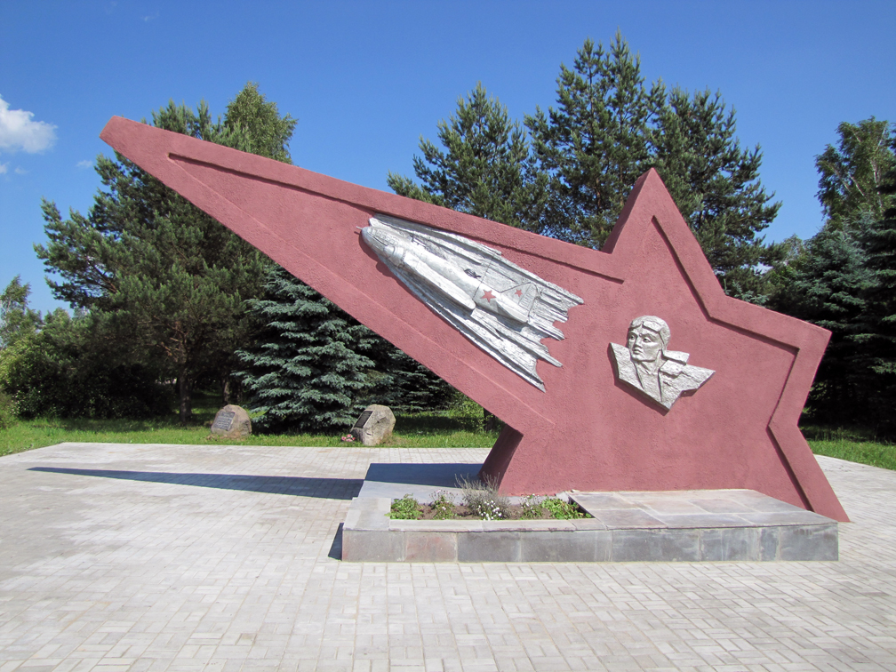 Памятник в городе Починок