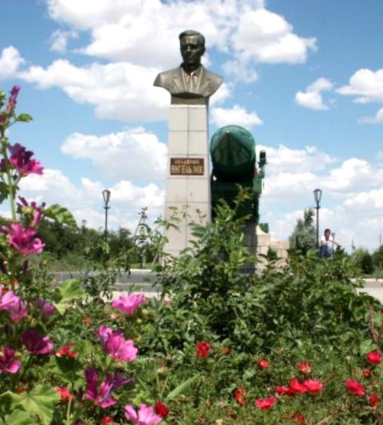 Памятник на Байконуре