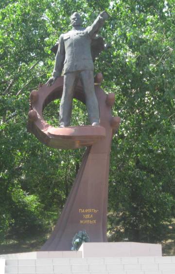 Памятник в Одессе (фигура Героя)