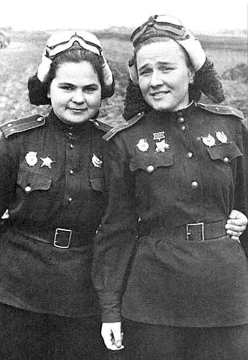 Е.В.Рябова и А.В.Попова, 1944 год