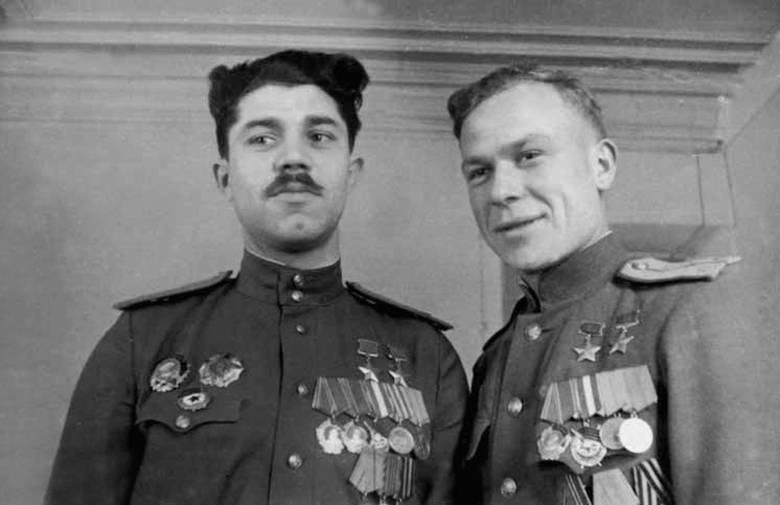 А.И. Молодчий и В.В. Сенько, 1945 год