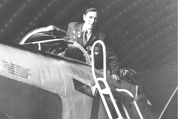 В.Г.Завадский в самолете