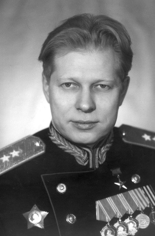 Д.Ф. Устинов (1945)
