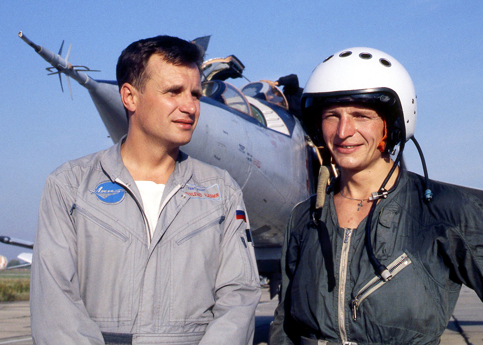 В.М. Даниленко и Л.В. Чикунов, 1993 год