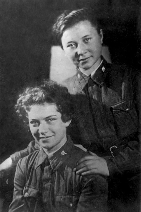 Н.В.Ковшова и М.С.Поливанова, 1941 год.