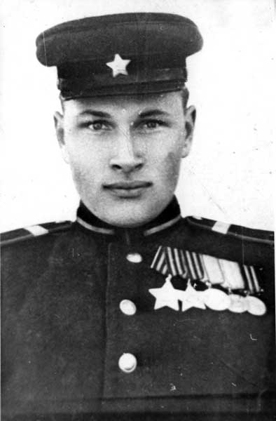 Старший сержант Агейкин перед Парадом Победы, июнь 1945 года.